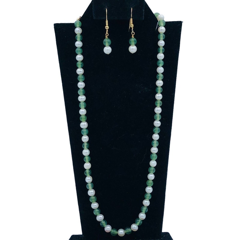 Elegant vintage fresh water pearl jade and 14k yellow gold nugget bead necklace